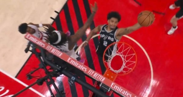 股票配资开户手机版 还敢嘲讽我！哈珀一步过亨德森 贴脸硬上暴起单臂隔扣罗威